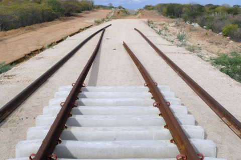 Onze pessoas são detidas suspeitas de planejar furto de trilhos de trem no Ceará
